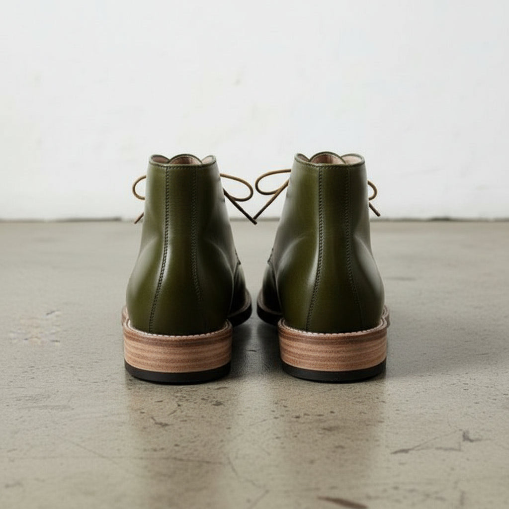 Men's Olive Green Plain-Toe Leather Chukka Boots — versel