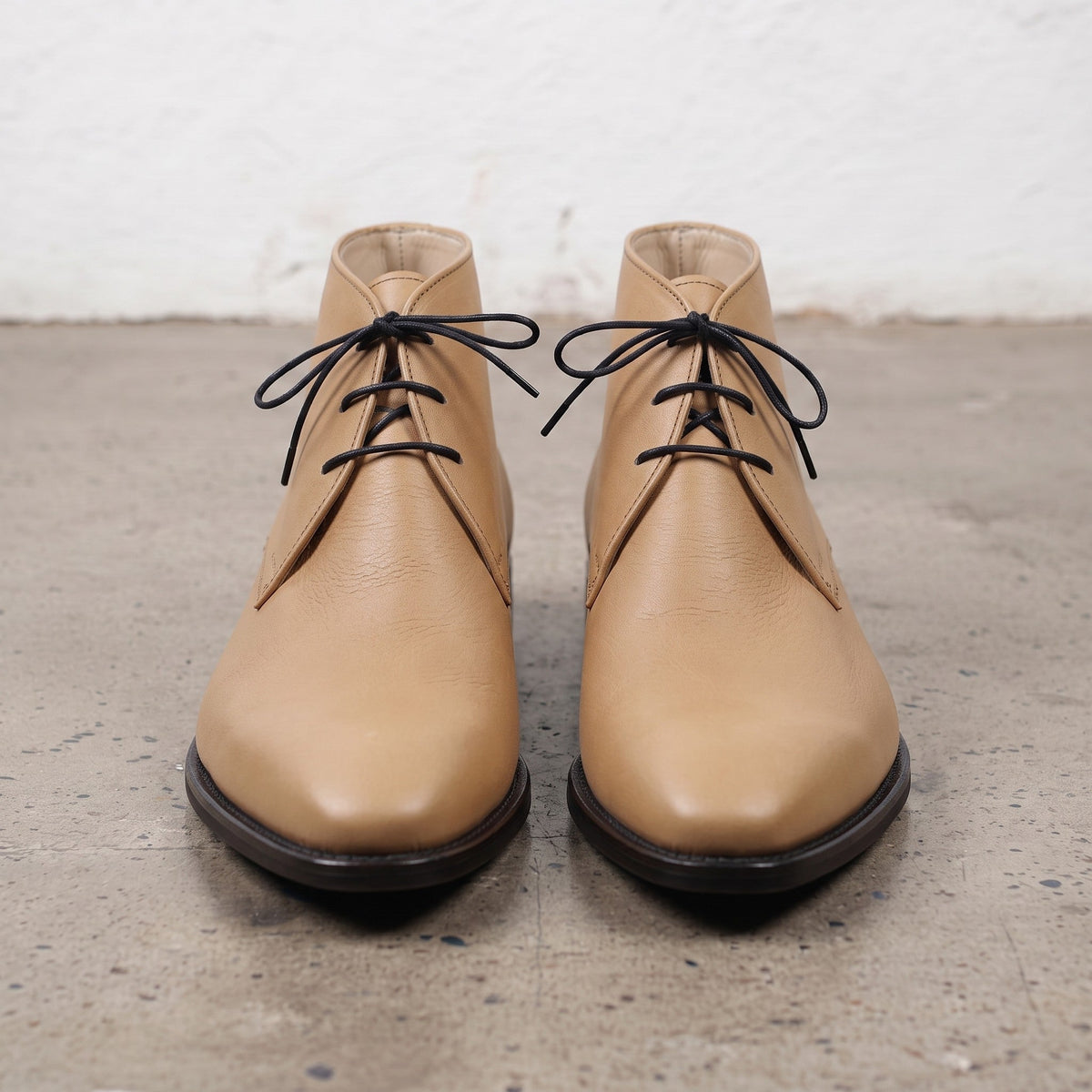 Men's Tan Plain-Toe Leather Chukka Boots — Jornsey
