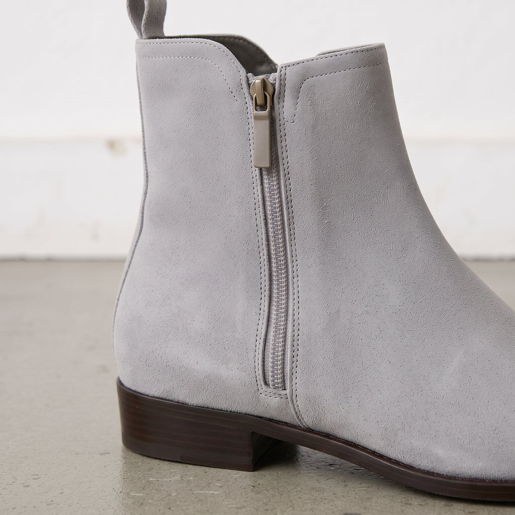 Men's Light Gray Plain-Toe Suede Ankle Boots — Milloway