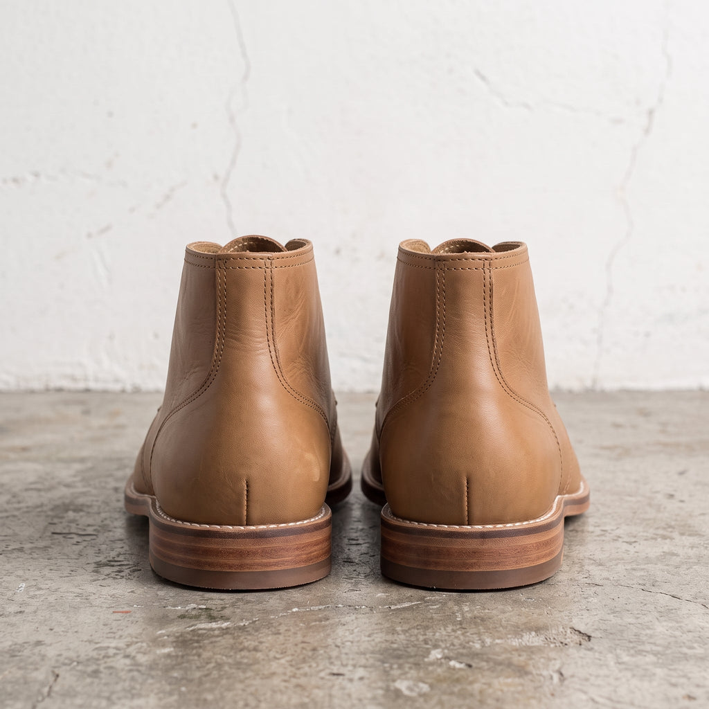 Men's Tan Plain-Toe Leather Chukka Boots — DELWORD