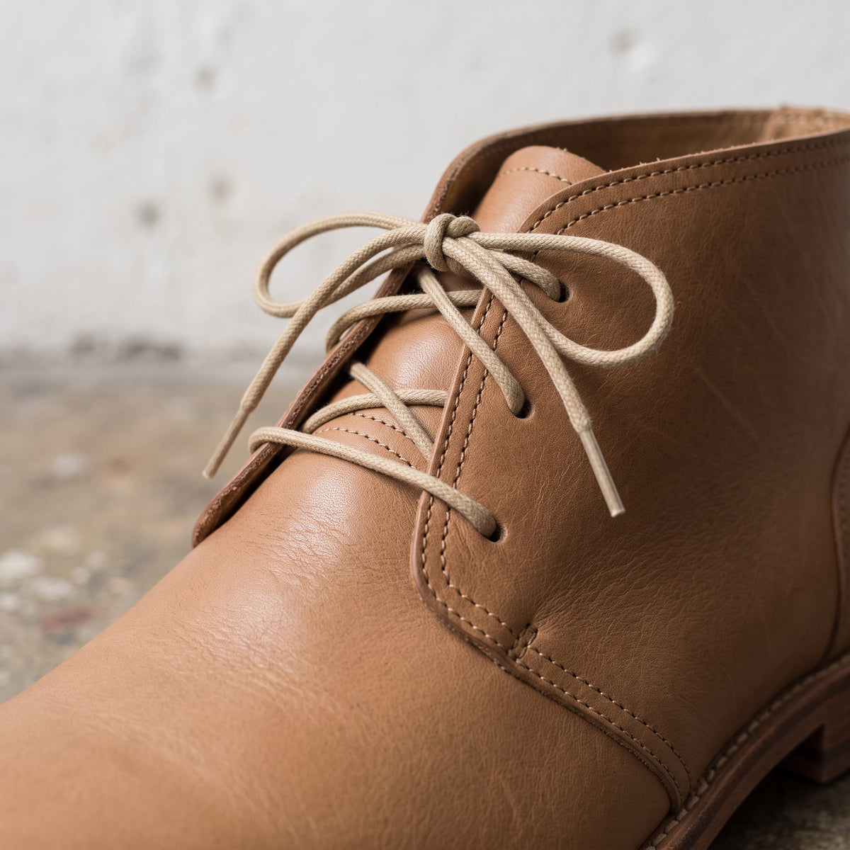 Men's Tan Plain-Toe Leather Chukka Boots — DELWORD